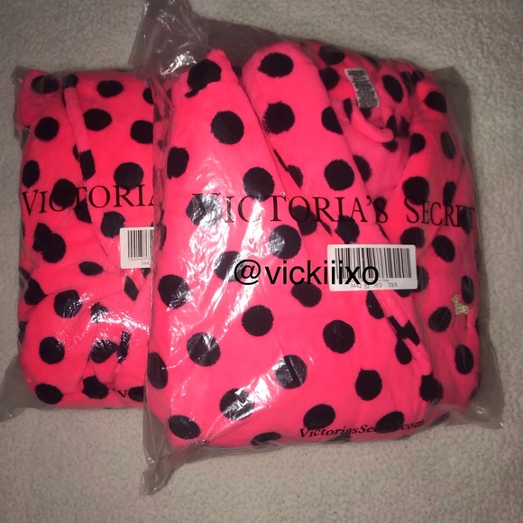 PINK Victoria’s Secret robe - Picture 2 of 4